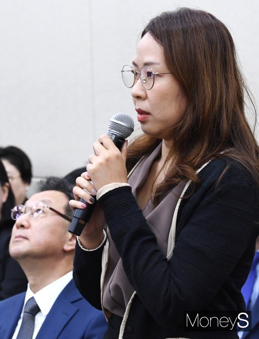 [머니S포토] 답변하는 이민영 비아플러스 대표