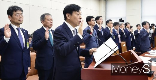 [머니S포토] 이주열 총재, 