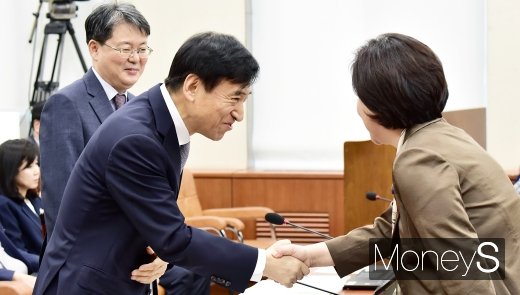 [머니S포토] 인사 나누는 이재열 총재