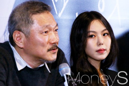 홍상수 감독(왼쪽)과 김민희. /사진=임한별 기자