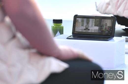 [머니S포토] AI코치 LG V50S ThinQ 출시 스마트 홈트