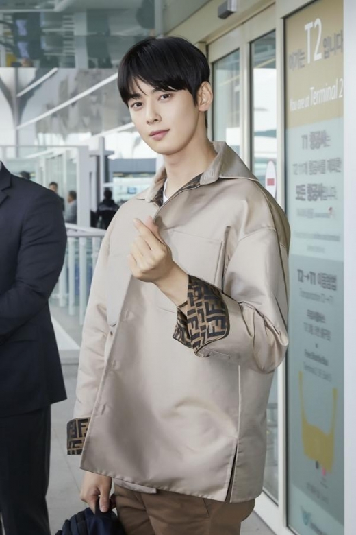 [★공항패션] 차은우, 모던한 패션으로 더욱 빛나는 미모