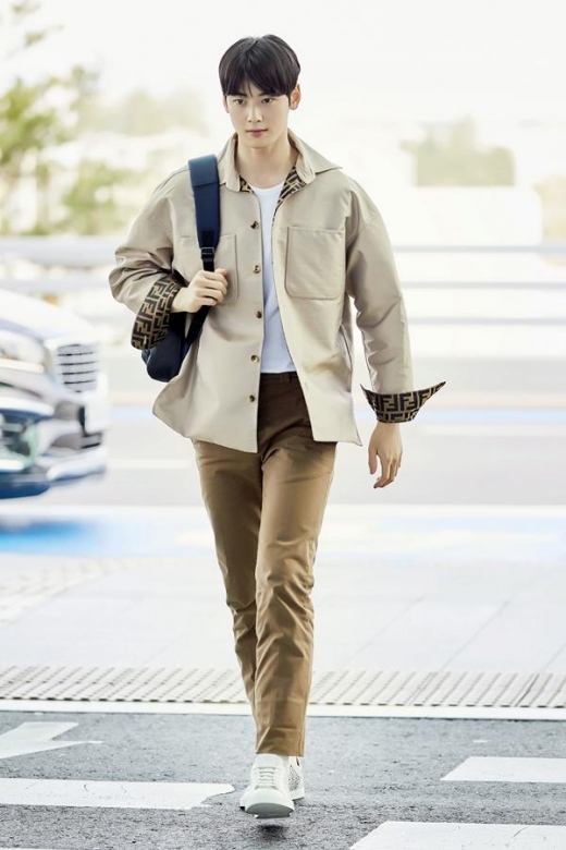 [★공항패션] 차은우, 모던한 패션으로 더욱 빛나는 미모