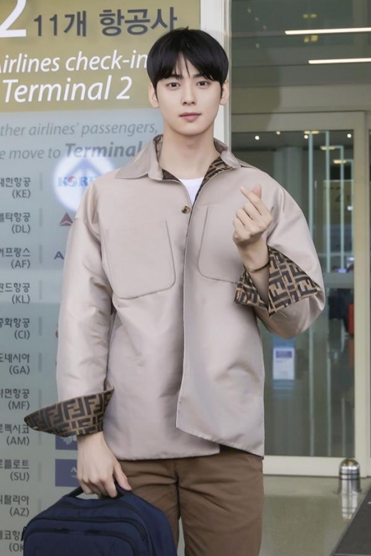 [★공항패션] 차은우, 모던한 패션으로 더욱 빛나는 미모