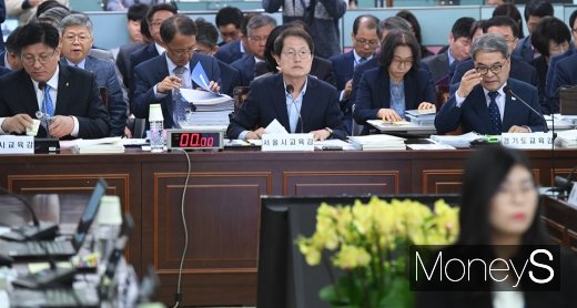 [머니S포토] 질의 경청하는 조희연·이재정·도성훈