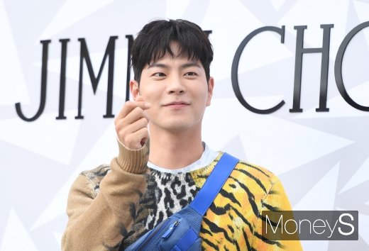 [머니S포토] 홍종현 '하트 뿅'