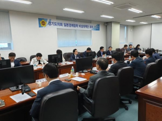 경기도의회 일본경제침략 비상대책단 도내 반도체 기업 방문. / 사진제공=경기도의회