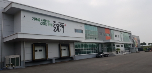 사업비 64억여원을 들여 완공된 토요애유통(주) 제2유통센터가 2년째 방치되면서 제 기능을 하지 못하고 군민들로부터 비난을 사고 있다/ 사진=임승제 기자