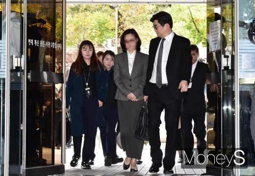 [머니S포토] 공개석상 첫 얼굴 드러낸 정경심 교수