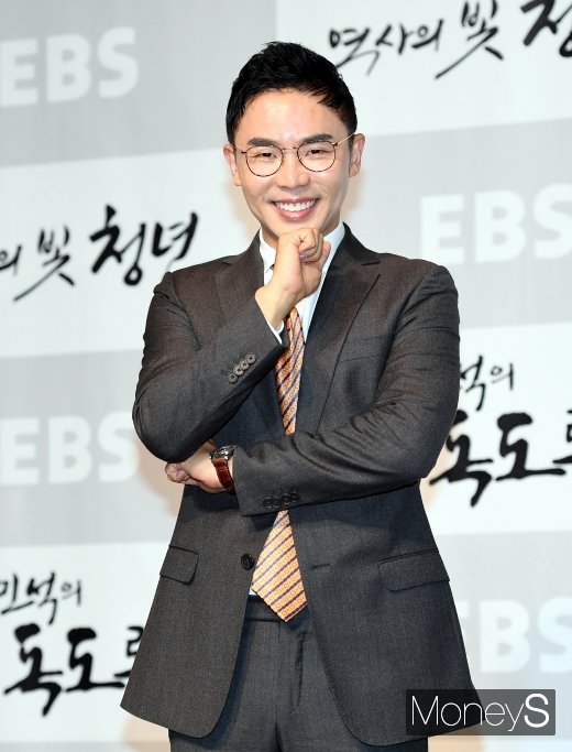 [머니S포토] 설민석 '스타강사의 여유'