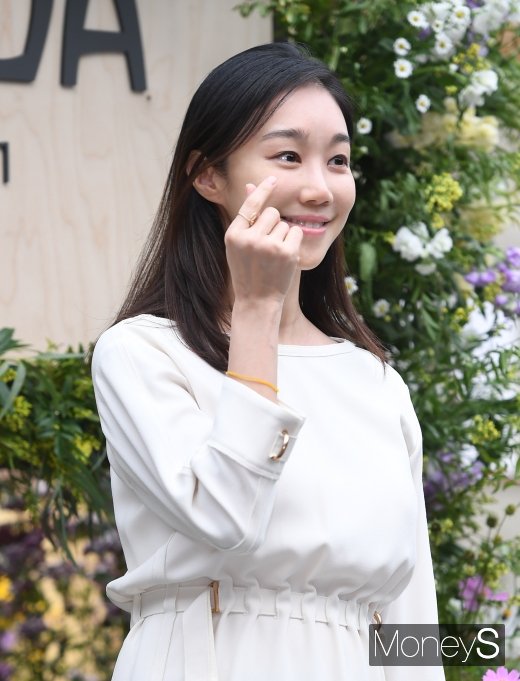 [머니S포토] 유민주 '미니하트도 예쁘게'