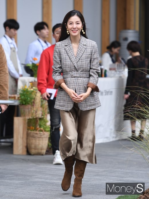 [머니S포토] '임신 7개월' 김성은, 배 가리고 조심조심