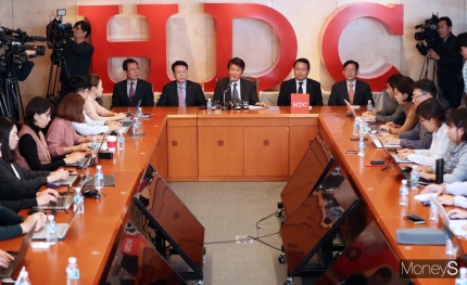 정몽규 HDC현대산업개발 회장이 지난 12일 서울 용산구 HDC본사에서 아시아나항공 매각 인수 관련 입장발표를 하고 있다. /사진=임한별 기자