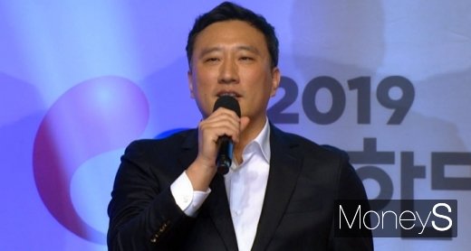 지원길 스마일게이트RPG 대표가 대상 수상소감을 말하고 있다. /사진=채성오 기자