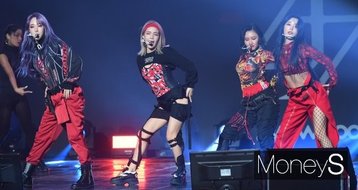 [머니S포토] 마마무, 파격적인 섹시 카리스마