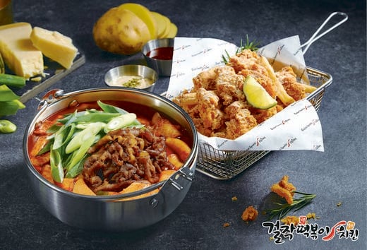 걸작떡볶이치킨, 떡닭(떡볶이닭)세트 판매량 31% 급증! 비결은?