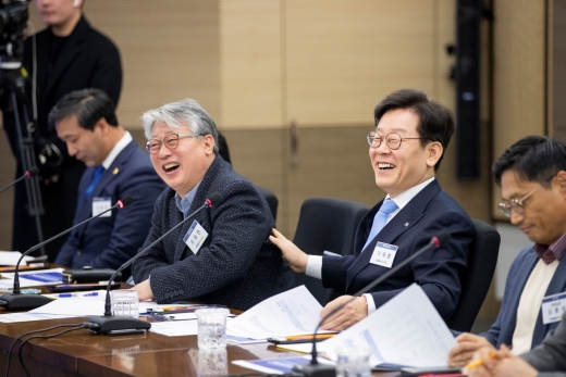 청년정책 현안 간담회(이재명 지사와 조응천 의원). / 사진제공=경기도
