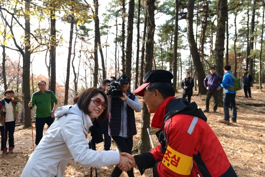 은수미성남시장,23일 재난안전관 직원과 성남누비길 걸으며 현장점검했다. / 이하 사진제공=성남시