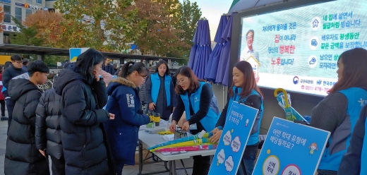 광명시가 지하철 7호선 철산역 인근에서 아동학대 ZERO 캠페인을 진행했다. / 사진제공=광명시