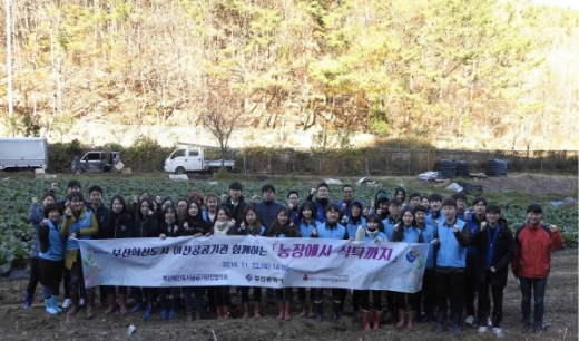 지난해 봉사활동 장면./사진제공=부산시