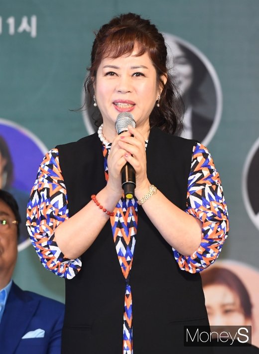 가수 이자연. /사진=장동규 기자