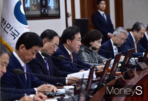 [머니S포토] 이낙연 총리, 