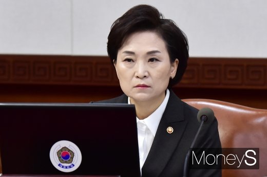[머니S포토] 총리 발언 경청하는 김현미 국토 장관