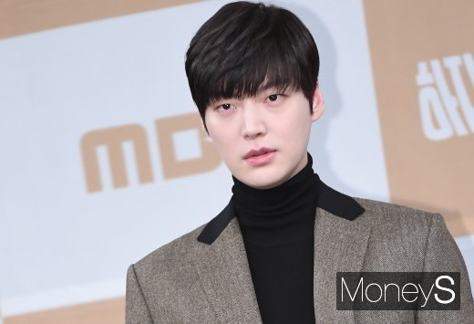 [머니S포토] 안재현 '긴장한 표정으로'