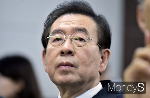[머니S포토] 박원순 시장, 광화문광장 시민민주주의 토론 발제 경청