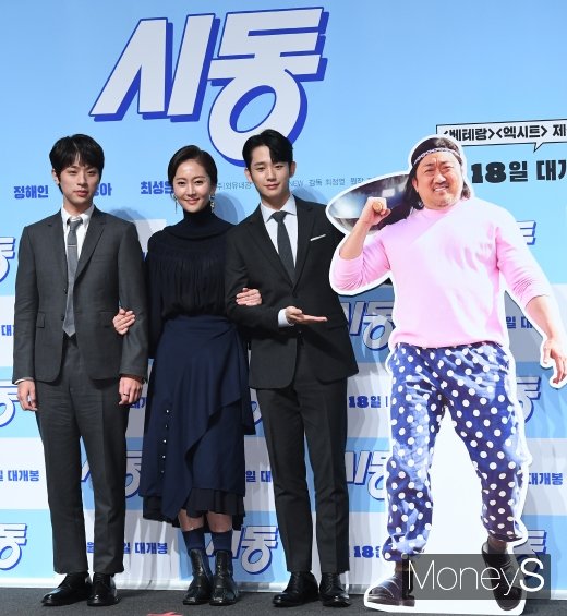 [머니S포토] 영화 '시동'의 주역들…마동석은 등신대로 참석
