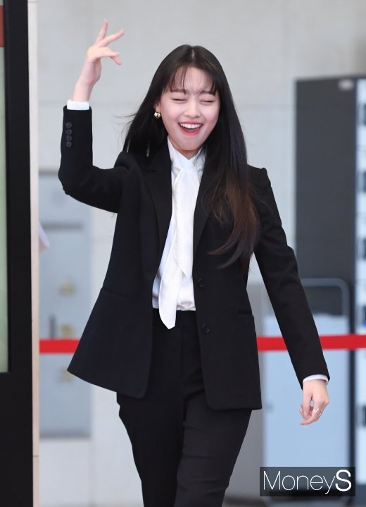 [머니S포토] 이수민 '음악을 느끼며 등장~'