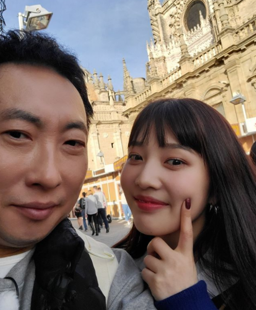 개그맨 박명수(왼쪽)와 그룹 레드벨벳의 조이. /사진=박명수 인스타그램 캡처
