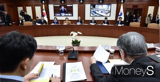 [머니S포토] 홍남기 부총리 