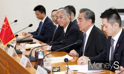 [머니S포토] 한중 외교장관 회담에서 발언하는 왕이 외교부장