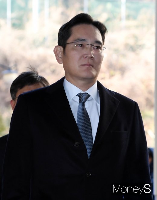 [머니S포토] '국정농단' 이재용, 파기환송심 3차 공판 출석