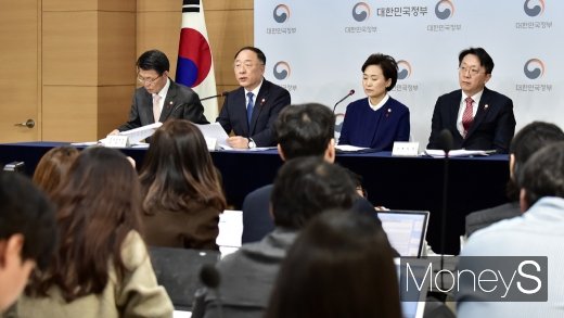 [머니S포토] 초강수 둔 정부 