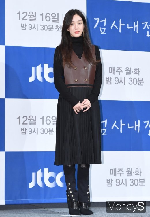 [머니S포토] 정려원 '다시 검사 역할로~'