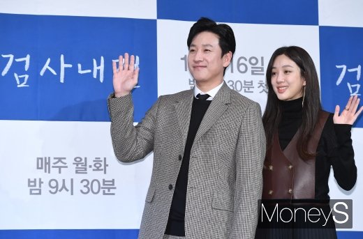 [머니S포토] 이선균·정려원 '앙숙 검사 케미'