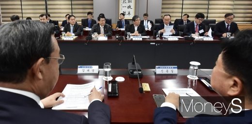 [머니S포토] 주택시장 안정화 방안, 금융위 '긴급 금융권 간담회'