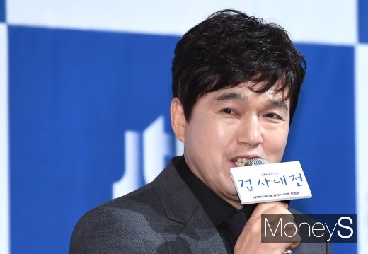 배우 김광규가 16일 서울 강남구 논현동 임피리얼 펠리스 서울에서 열린 JTBC 드라마 '검사내전' 제작발표회에 참석해 기자들의 질의에 답하고 있다. /사진=장동규 기자
