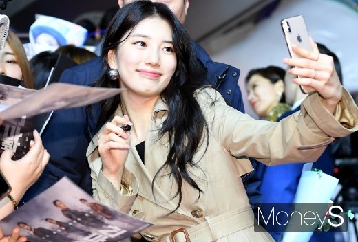 [머니S포토] 수지 '사랑스러운 셀카 여신'