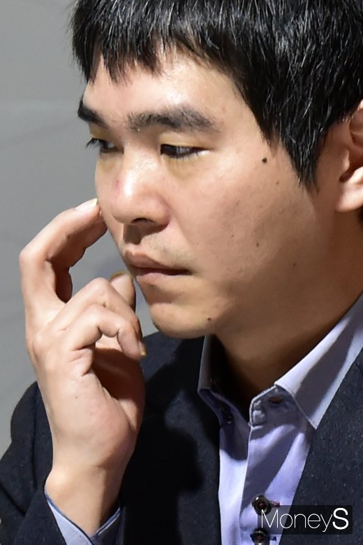 [머니S포토] 두번째 AI 맞수 상대하는 이세돌 9단
