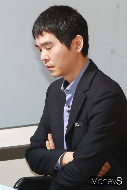 [머니S포토] 두눈 지그시 감은 이세돌