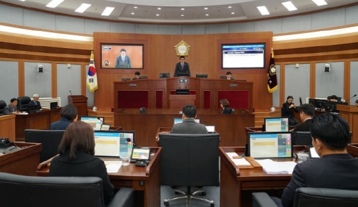 20일 장인수 오산시의회 의장이 '제246회 제2차 정례회 폐회를 선언하고 있다. / 사진제공=오산시의회 