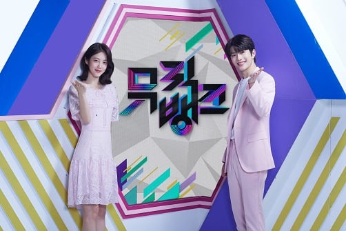 KBS 음악프로그램 '뮤직뱅크' 진행자인 탤런트 신예은과 그룹 골든차일드 멤버 최보민(왼쪽부터). /사진=KBS 제공