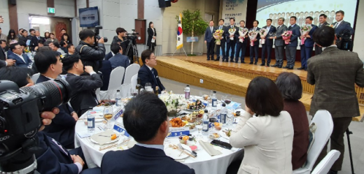 20일 경기도의회 대회의실에서 ‘2019년 경기도의회 의원종무식’을 가졌다. / 이하 사진제공=경기도의회  