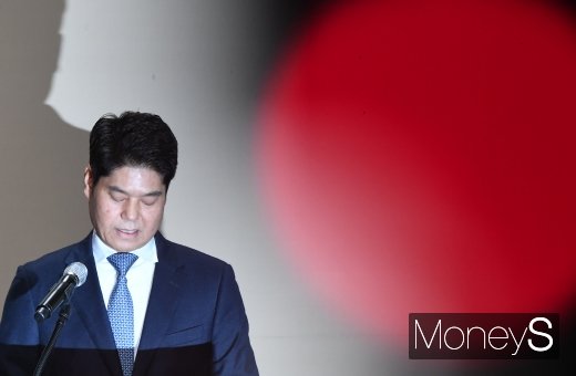 [머니S포토] 빨간불 드리운 허민회 CJ ENM 대표이사