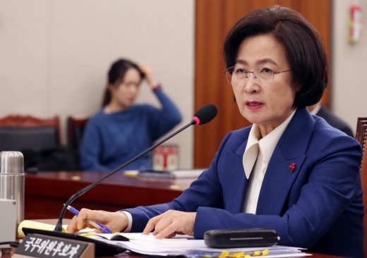 문재인 대통령이 2일 추미애 후보자를 법무부 장관으로 임명 재가 했다는 소식이 전해지자 재가 뜻이 화제다. /사진=뉴스1  