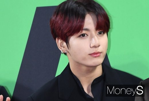 방탄소년단(BTS) 멤버 정국이 팬들에 깜짝 노래 선물을 선보였다. /사진=장동규 기자
