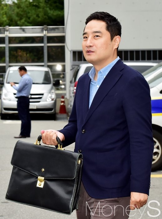 최근 가수 김건모와 가족에 대한 폭로를 이어가고 있는 강용석 변호사. /사진=임한별 기자